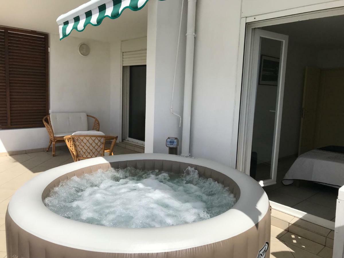 Meuble Homard Avec Jacuzzi Et Vue Mer Saint-Gilles-les Bains Εξωτερικό φωτογραφία