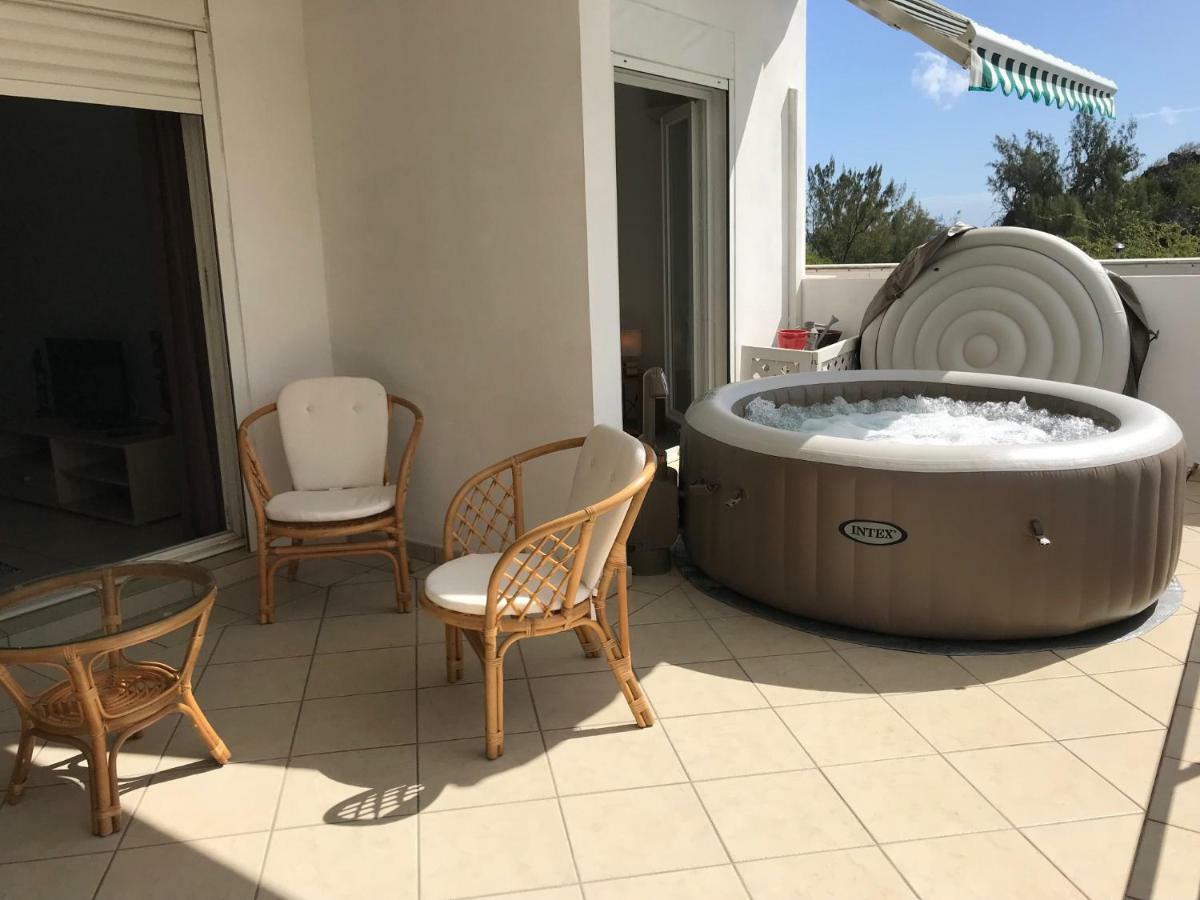 Meuble Homard Avec Jacuzzi Et Vue Mer Saint-Gilles-les Bains Εξωτερικό φωτογραφία